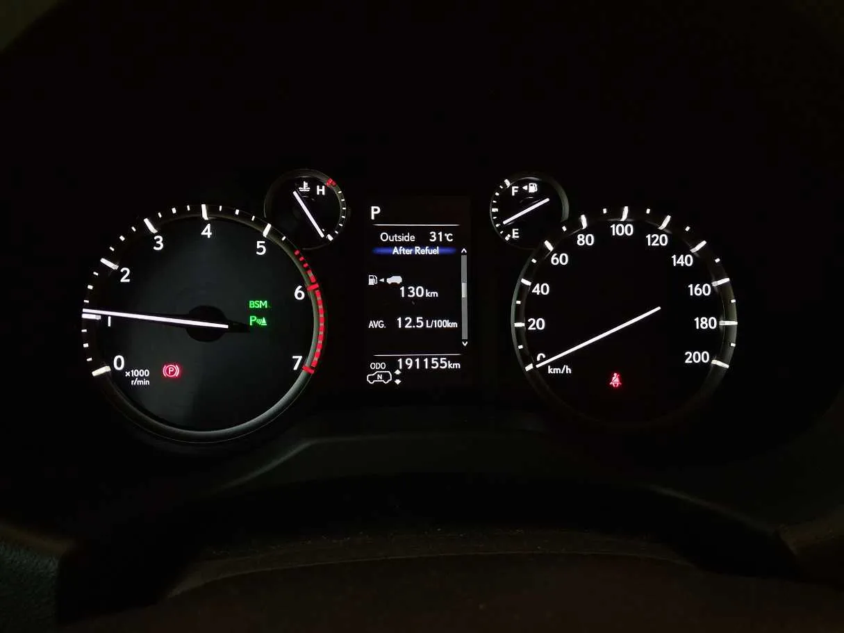 Car image 18