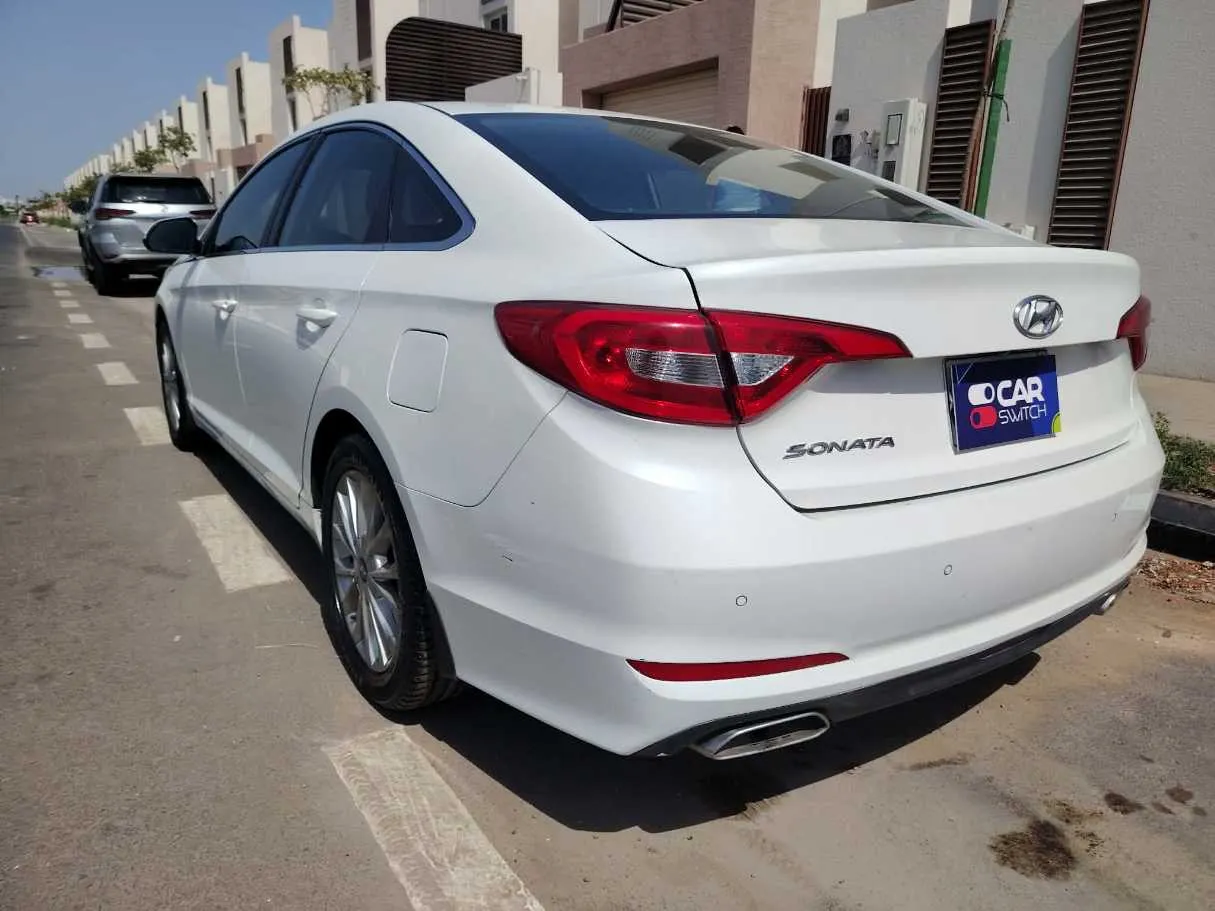 Car image 7