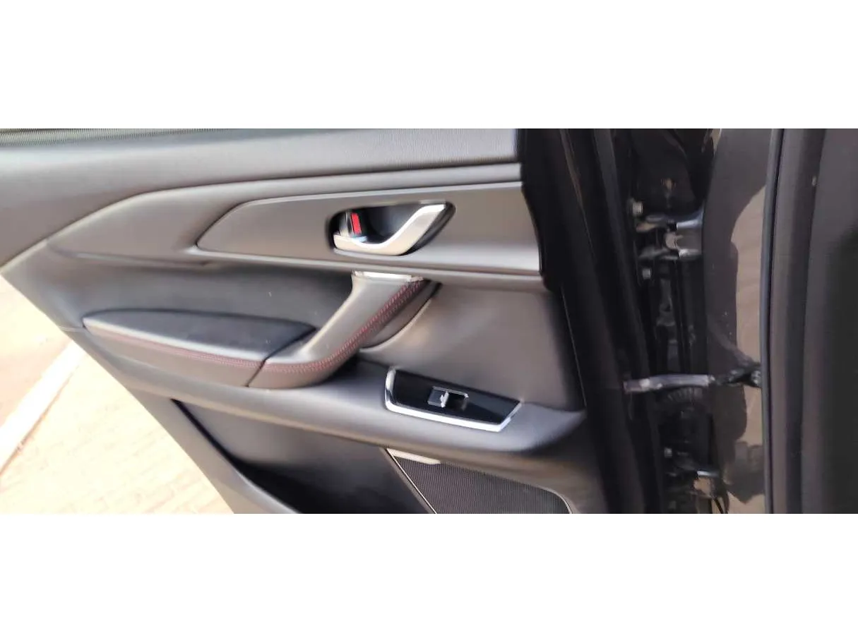 Car image 32