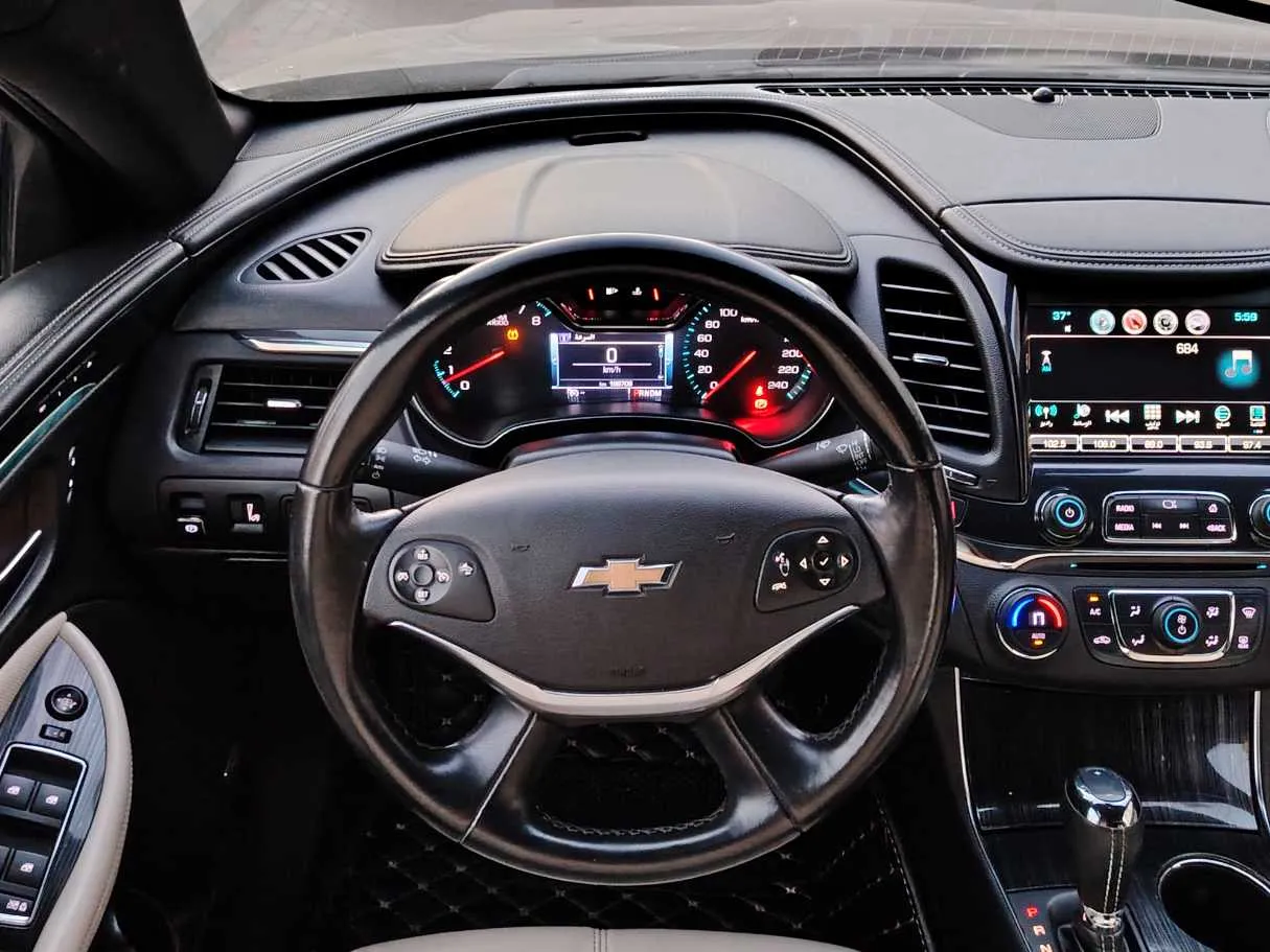 Car image 25