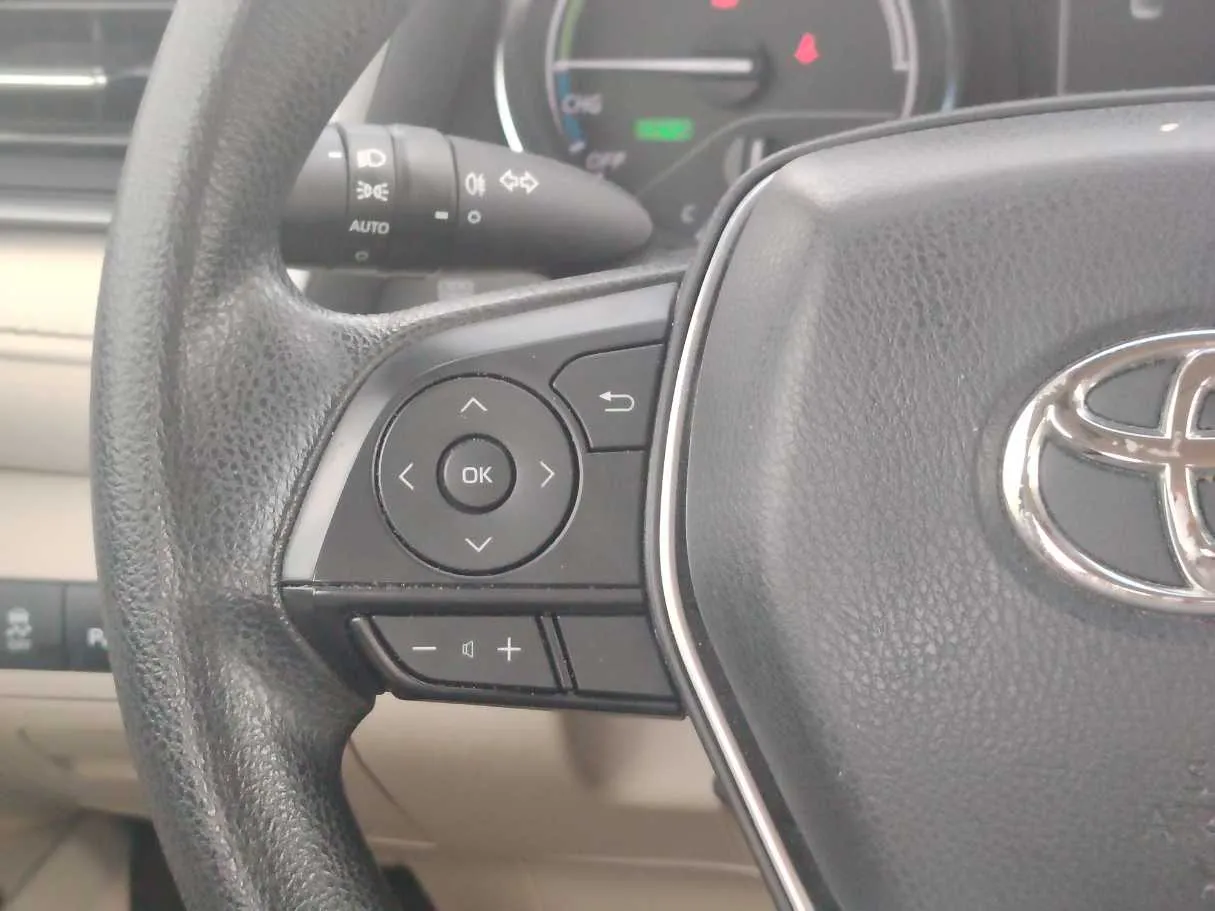 Car image 25