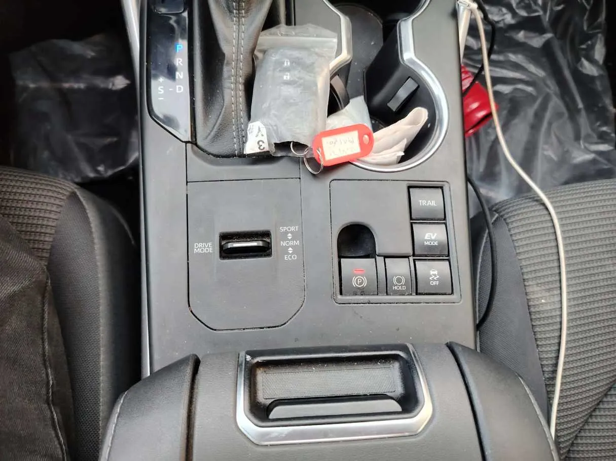 Car image 23