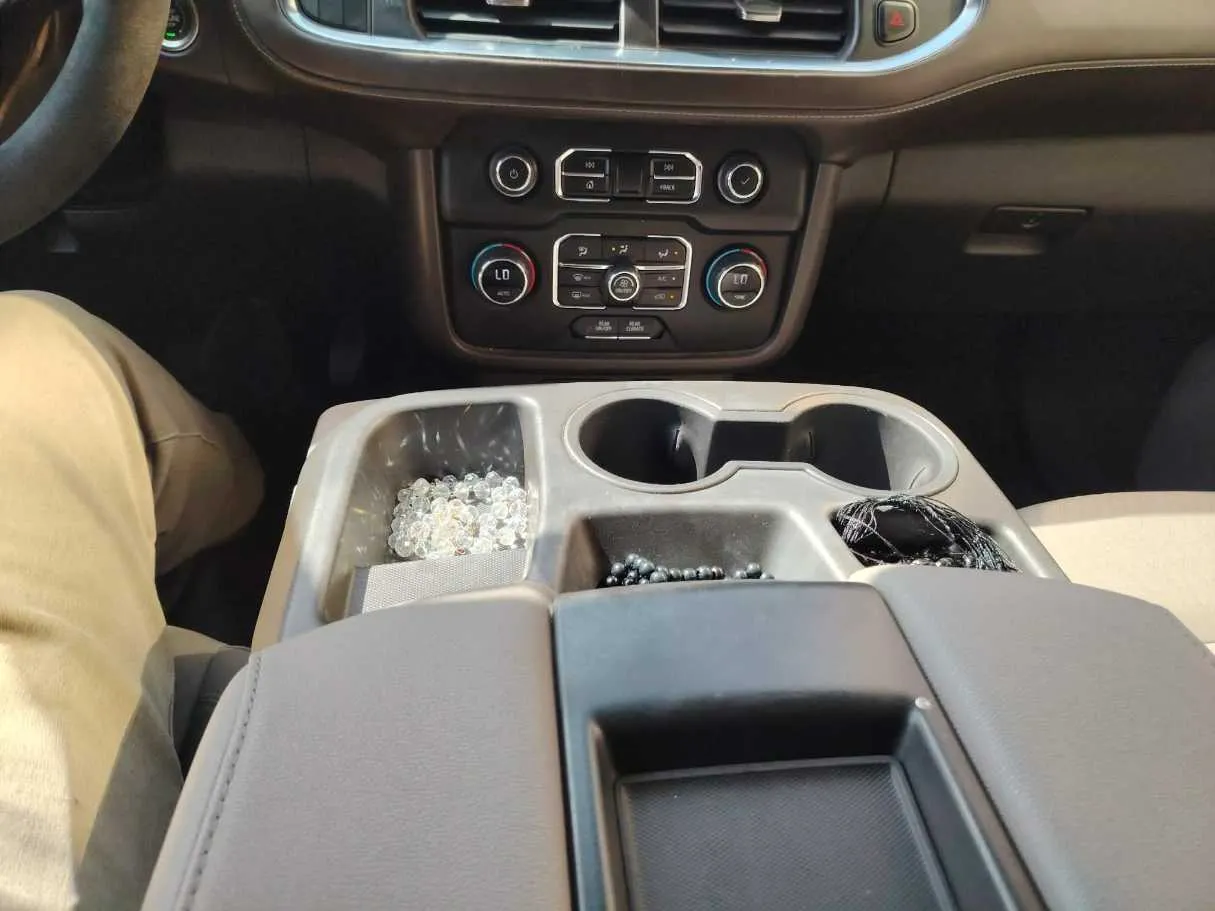 Car image 26