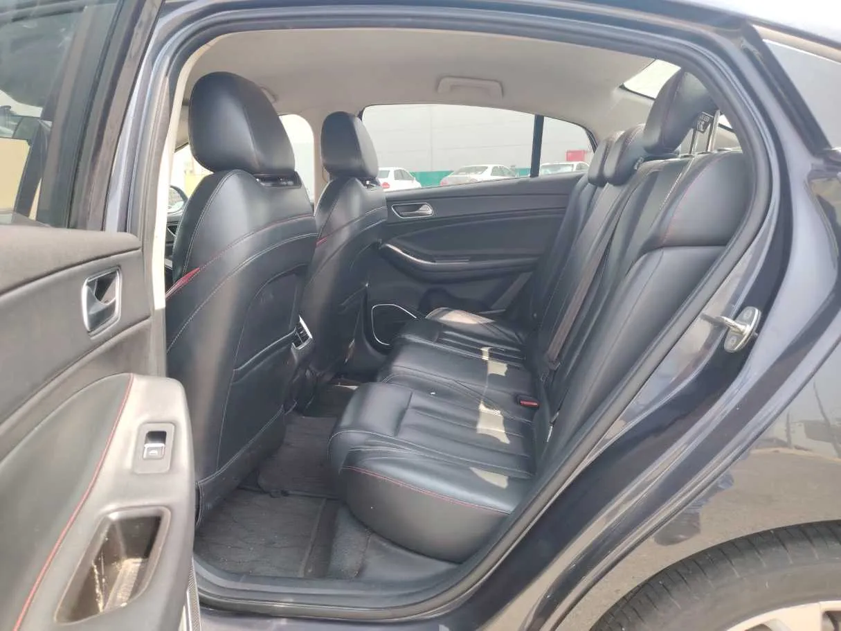 Car image 16