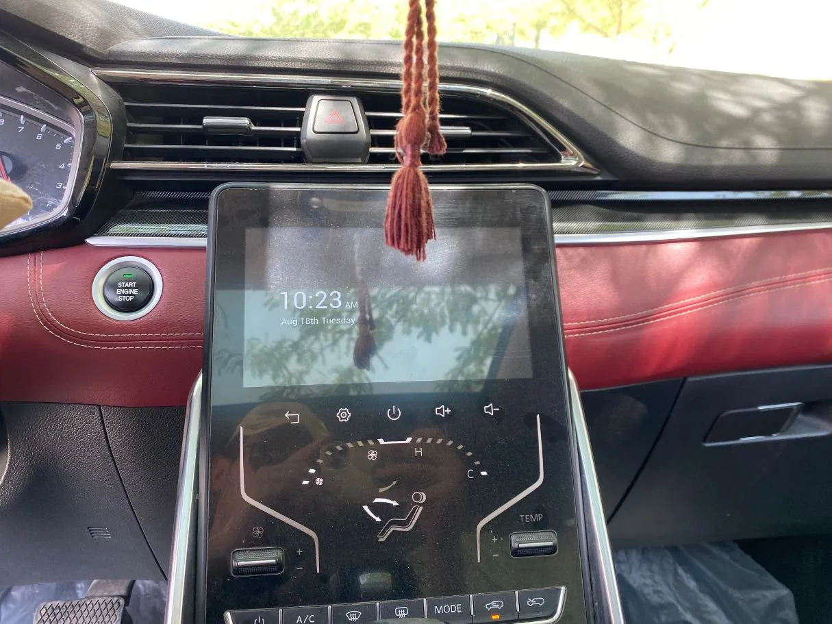 Car image 18