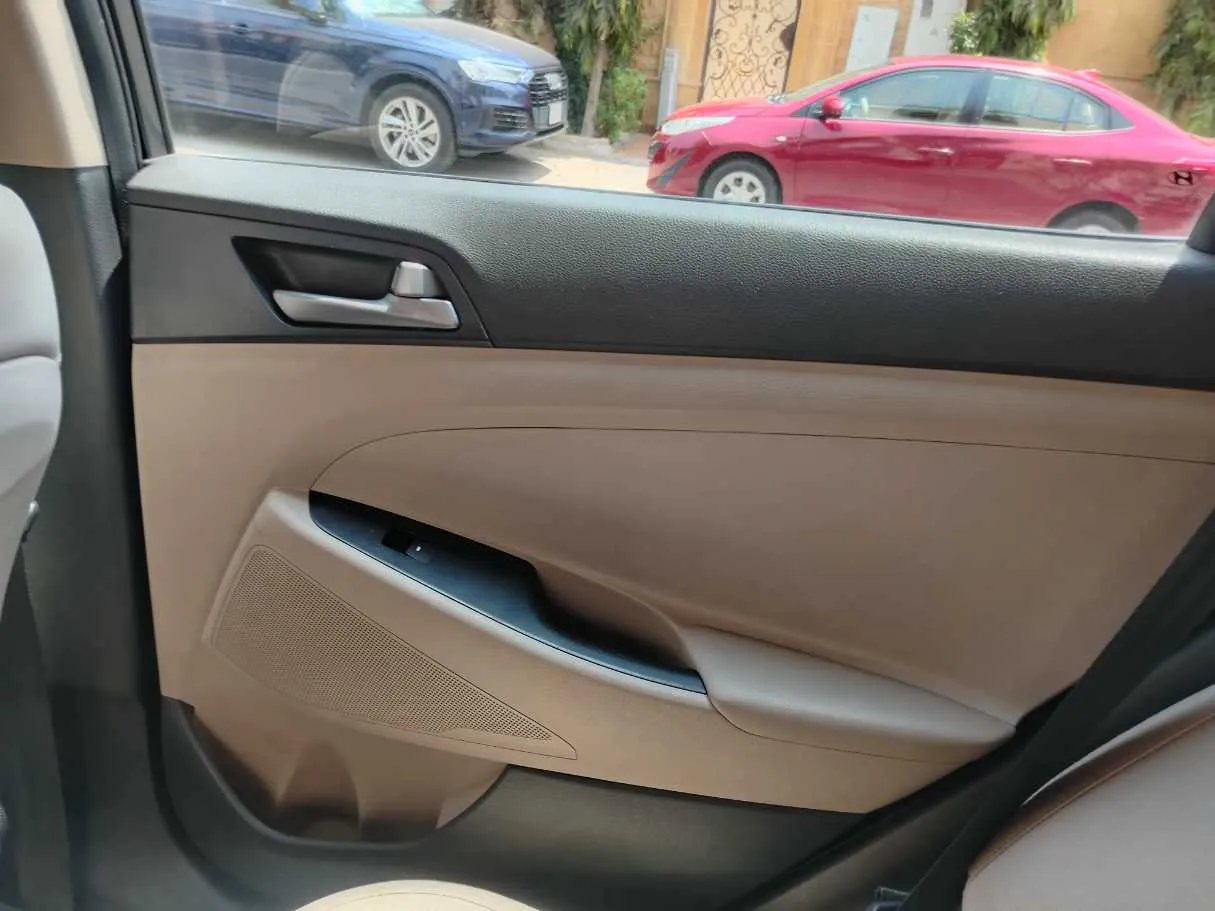Car image 33