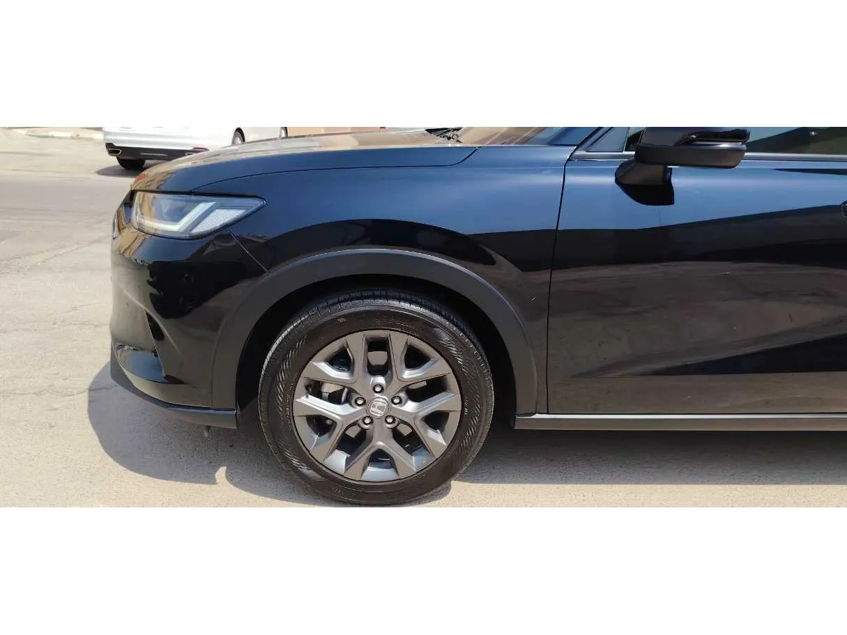 Car image 9