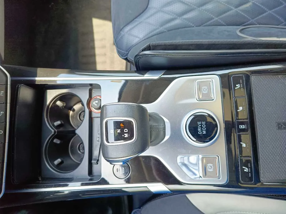 Car image 20