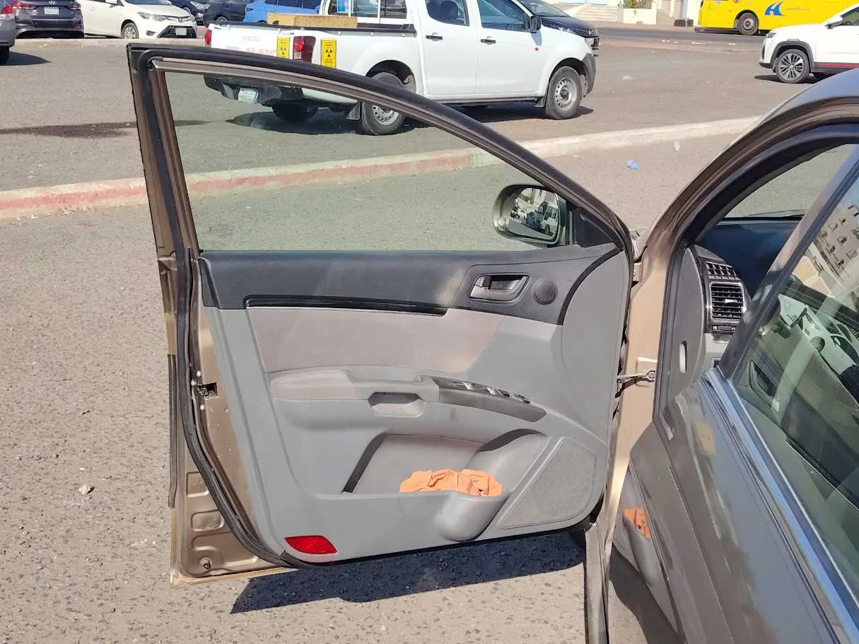 Car image 10