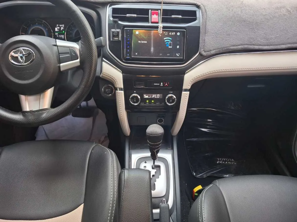 Car image 16