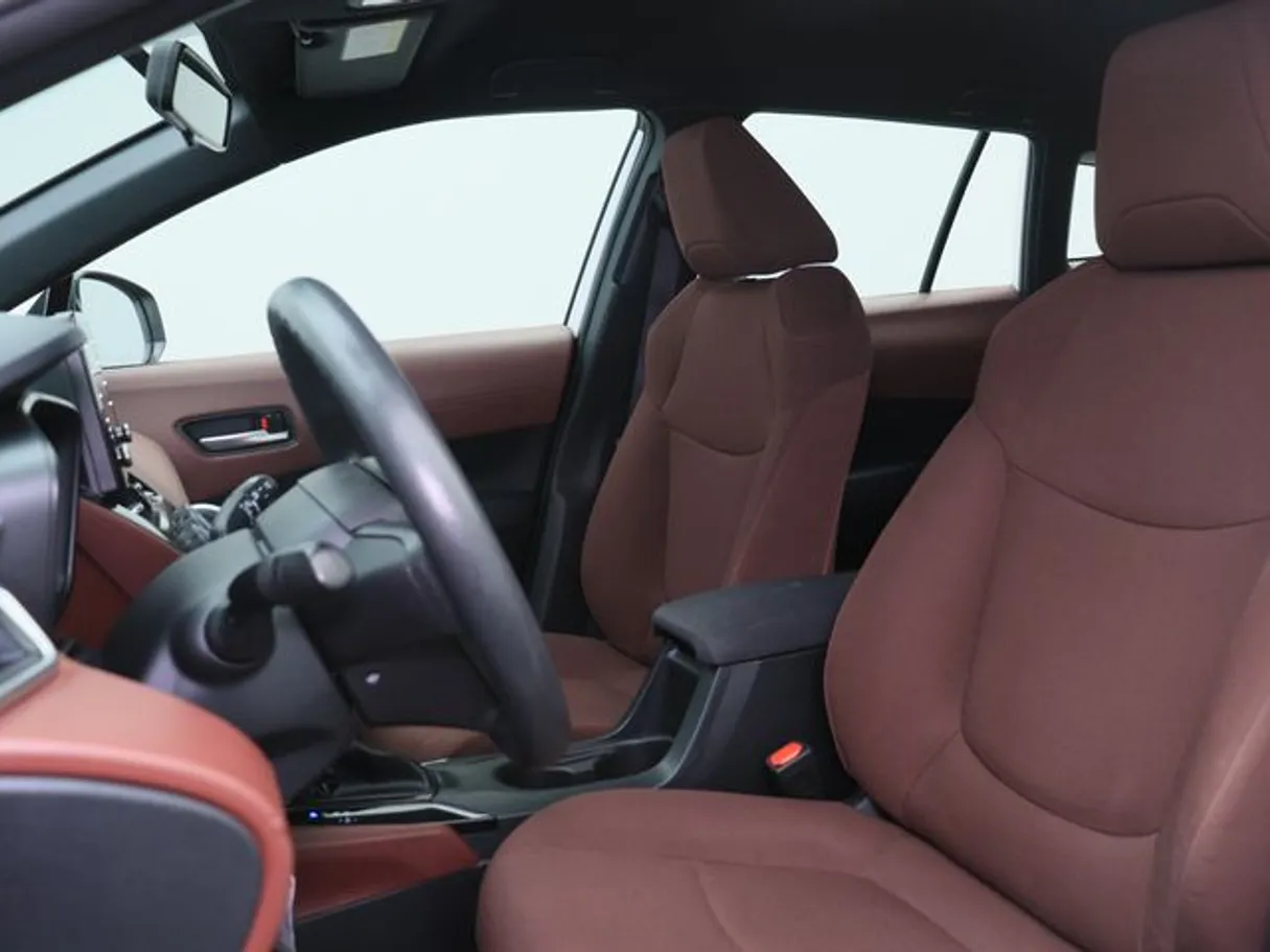 Car image 8