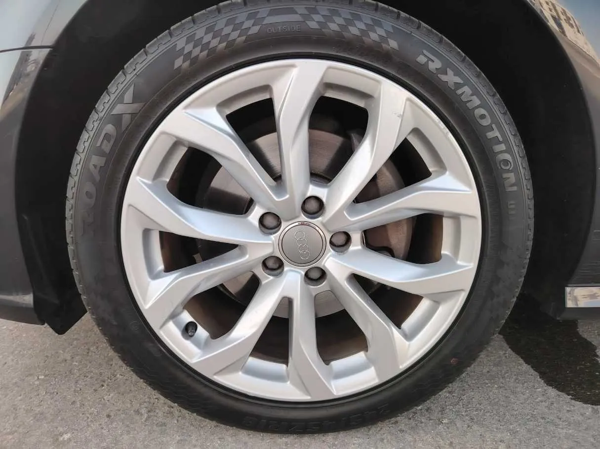 Car image 10