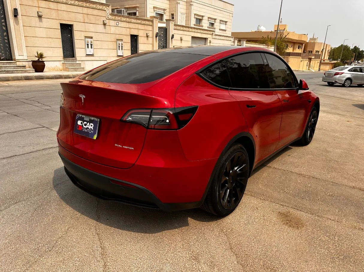 Car image 5