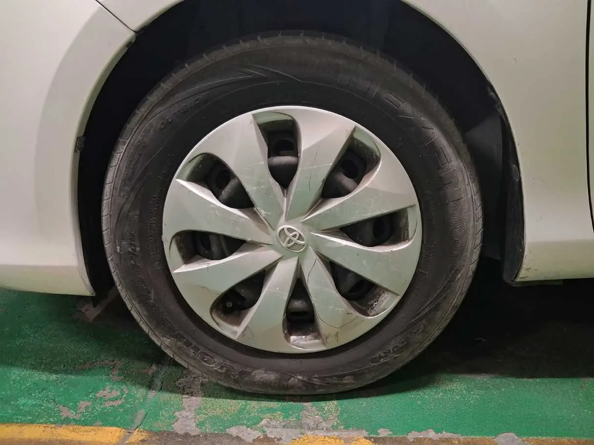 Car image 9