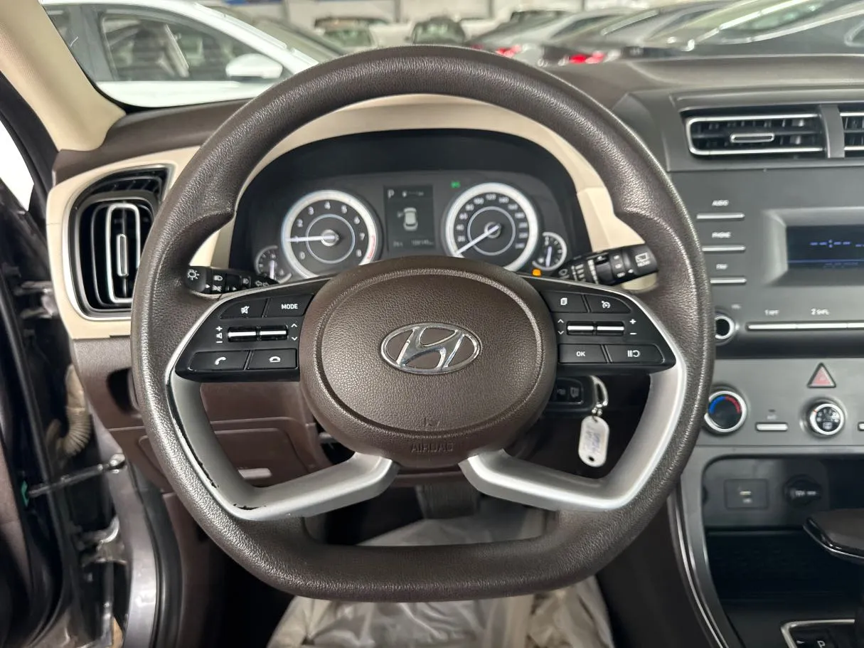 Car image 10