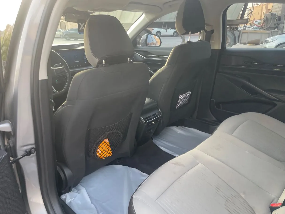 Car image 16