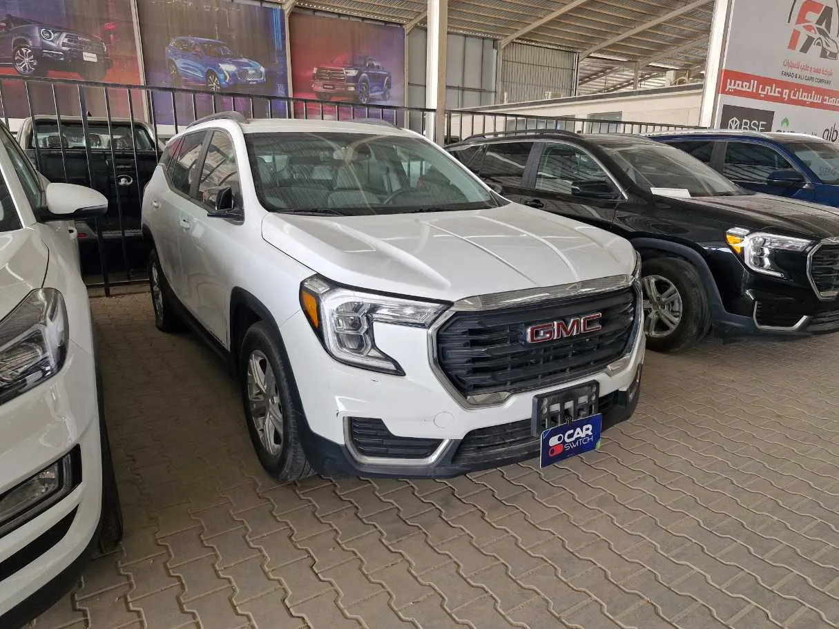 Car image 4