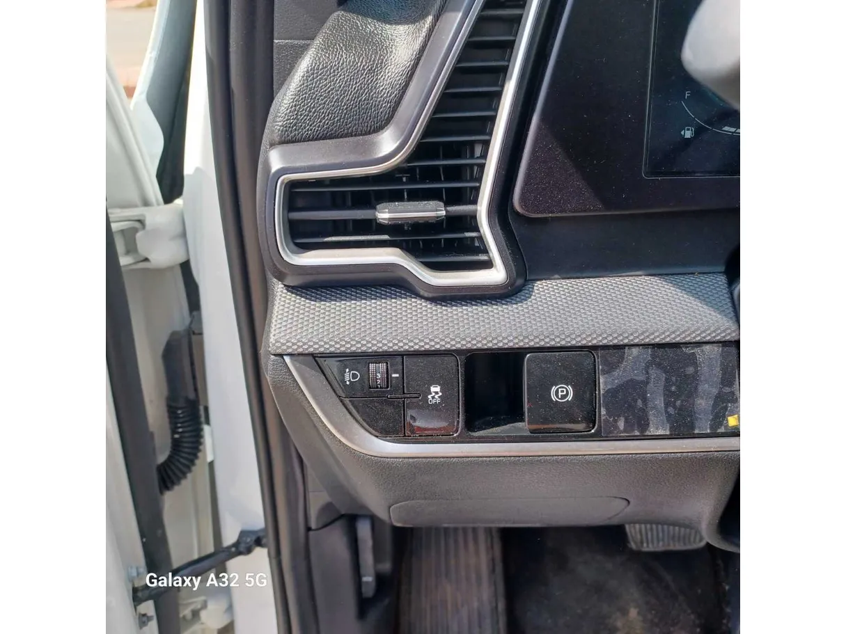 Car image 28