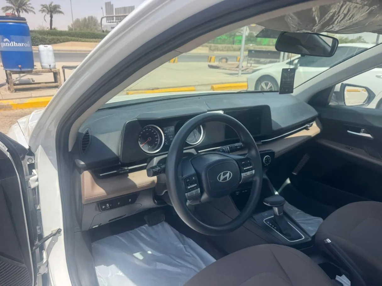 Car image 12