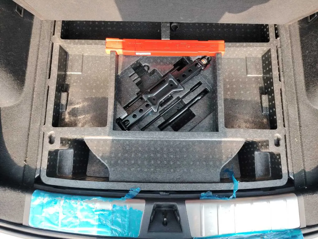 Car image 35
