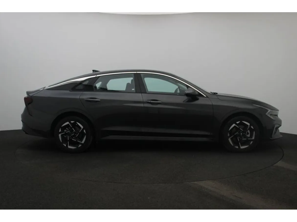 Car image 13