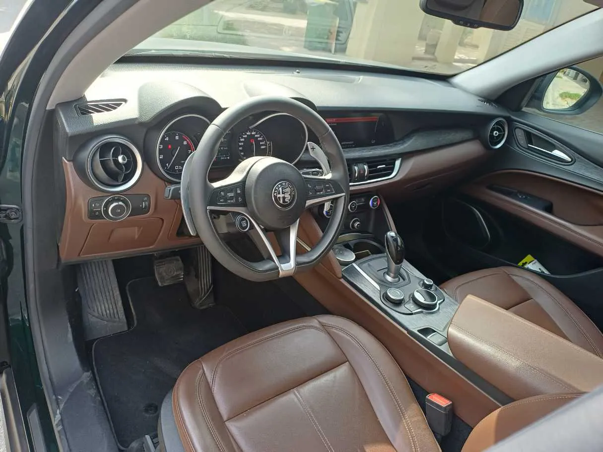 Car image 11