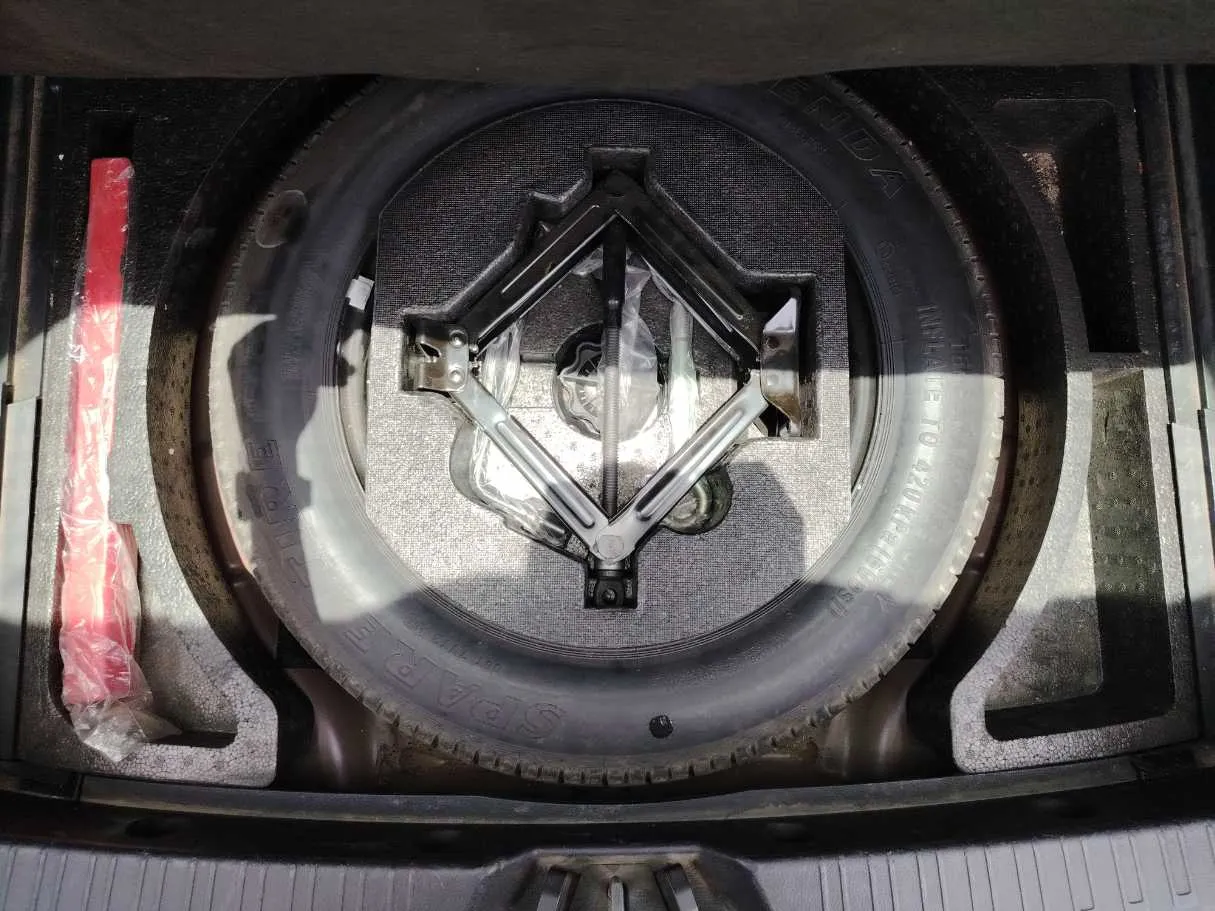 Car image 27