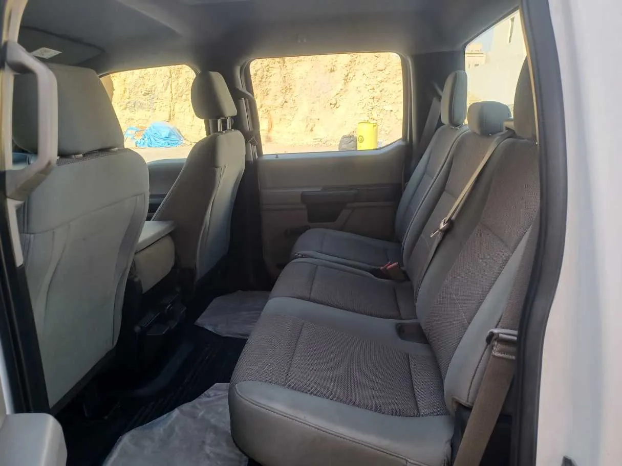 Car image 10