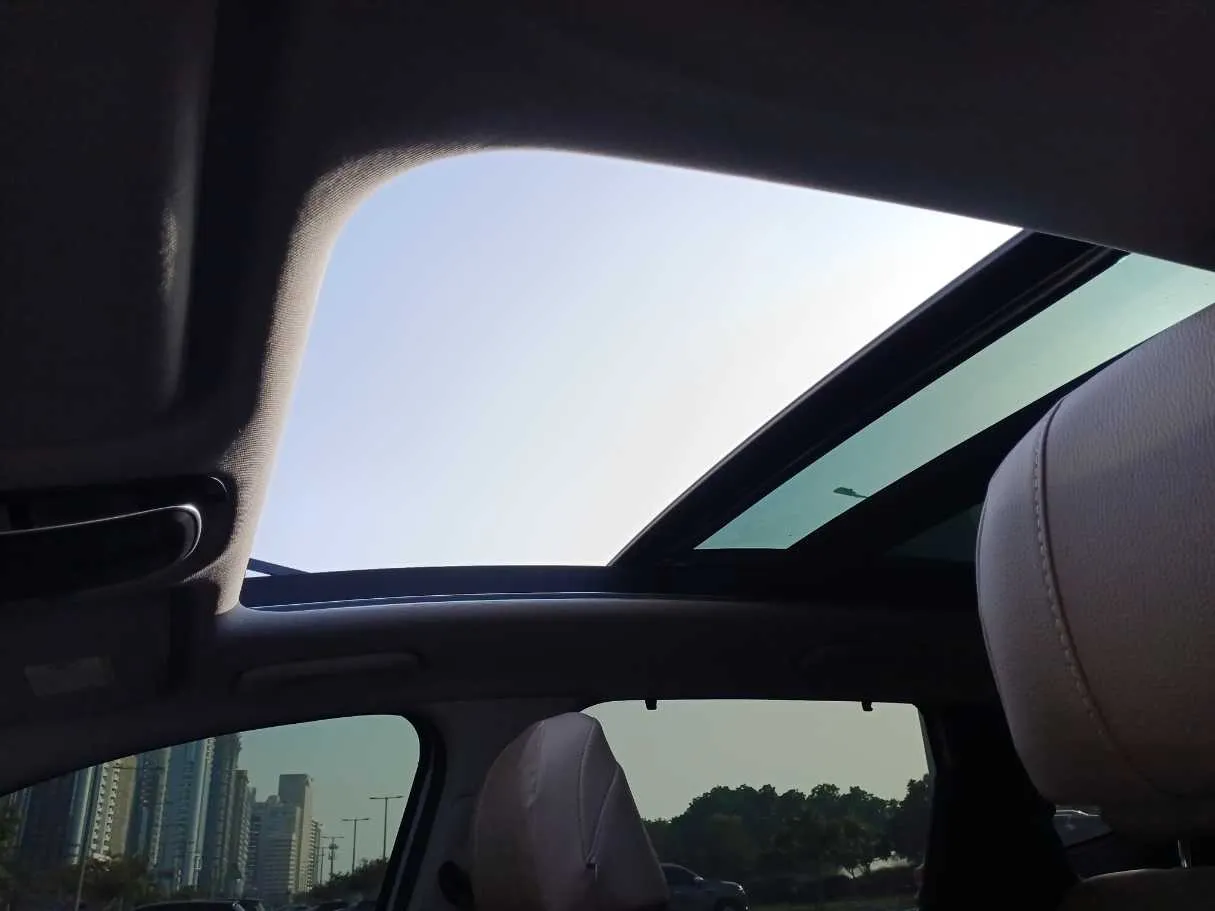 Car image 25