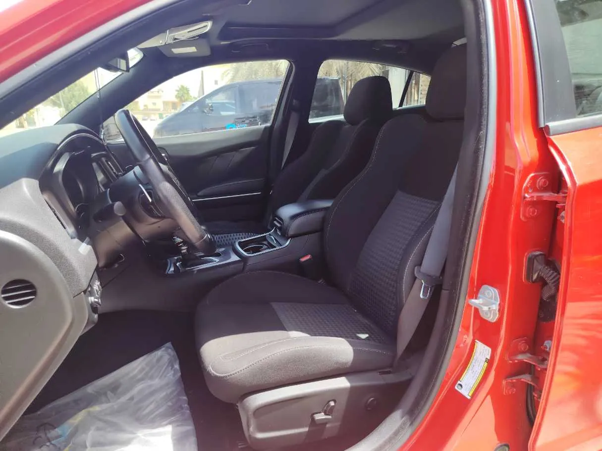 Car image 12