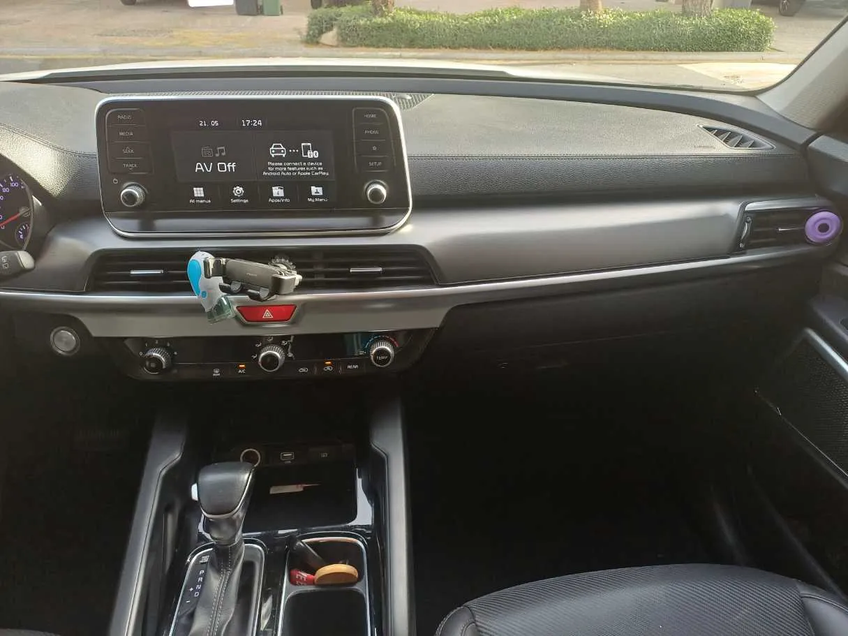 Car image 16