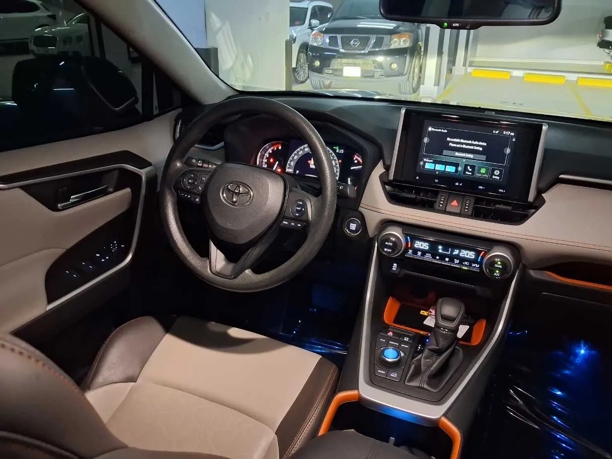 Car image 14