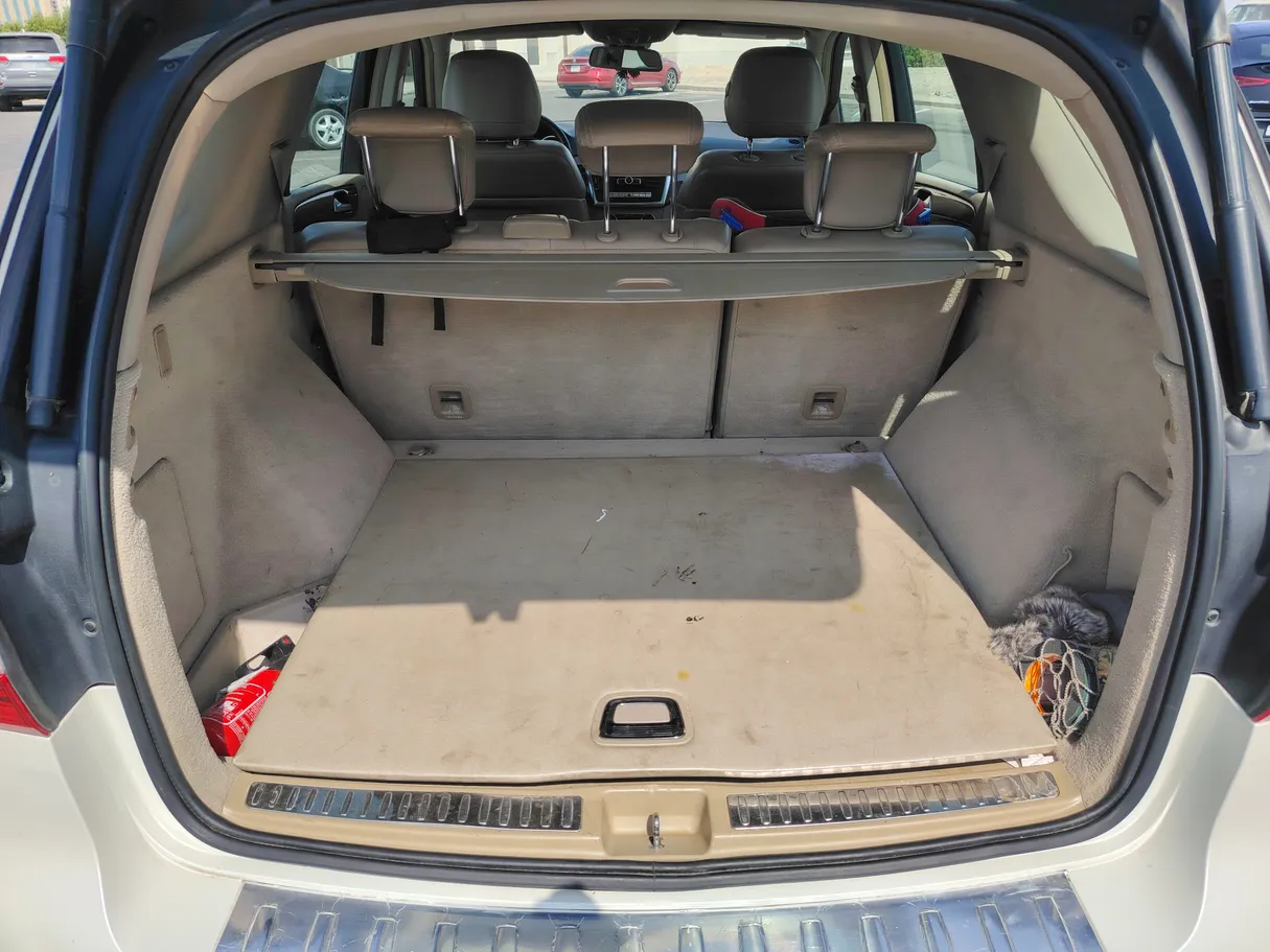 Car image 24
