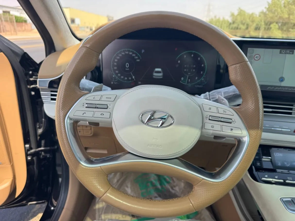 Car image 17