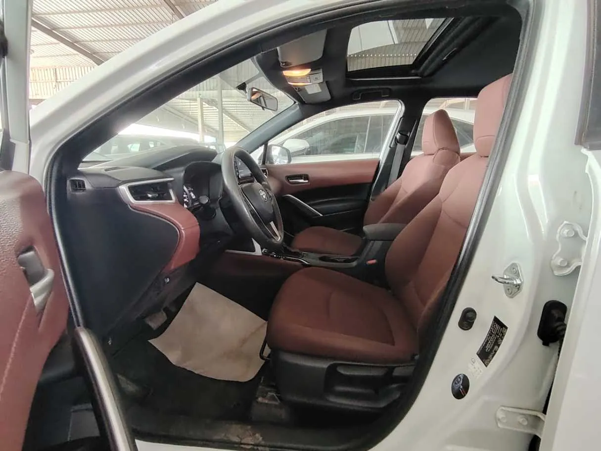 Car image 14