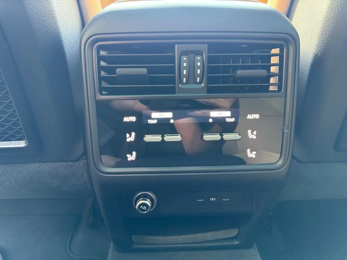 Car image 29