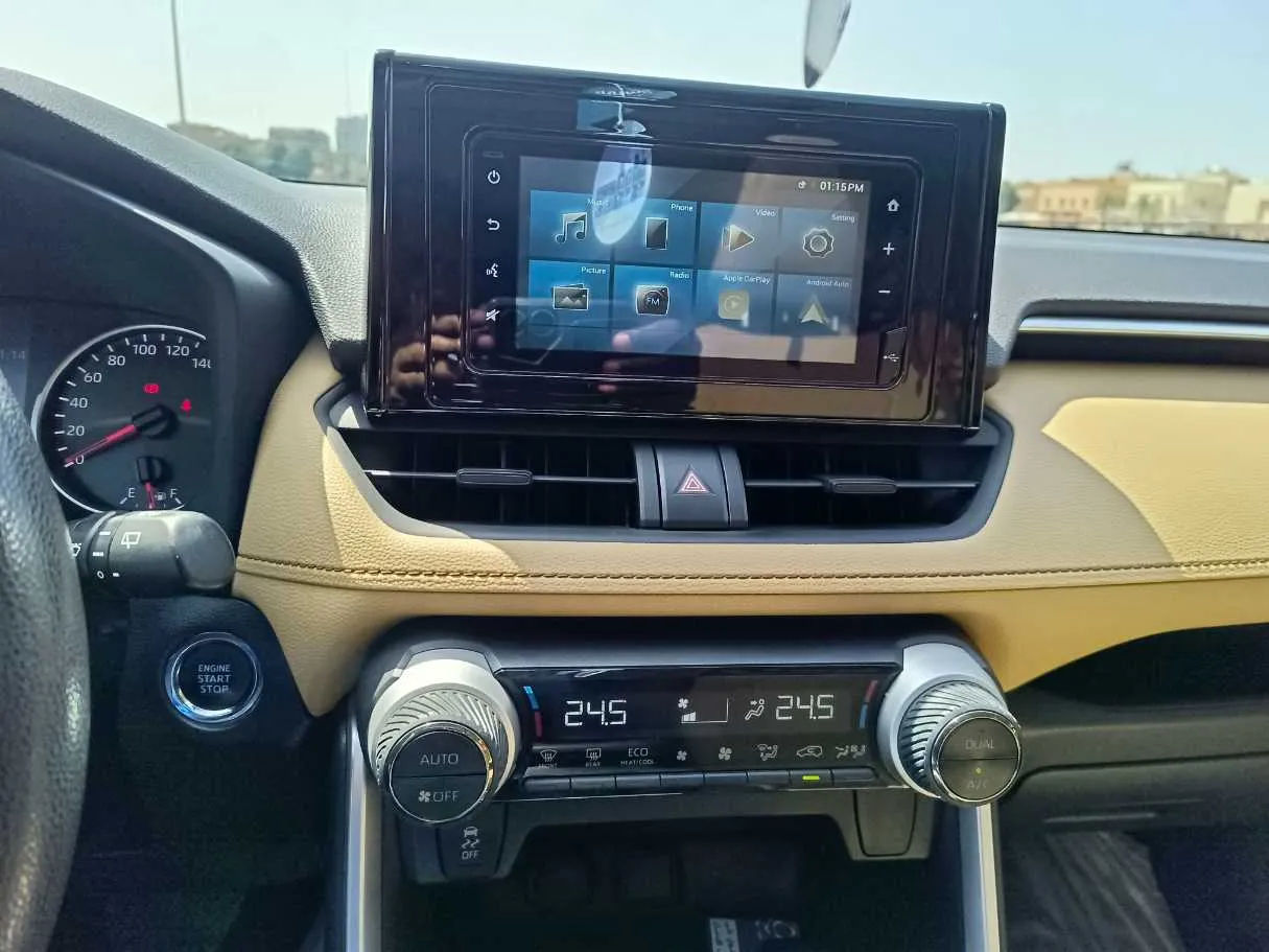 Car image 24