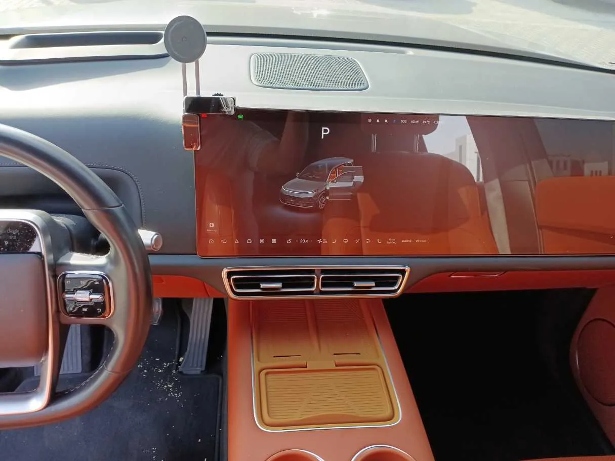 Car image 17
