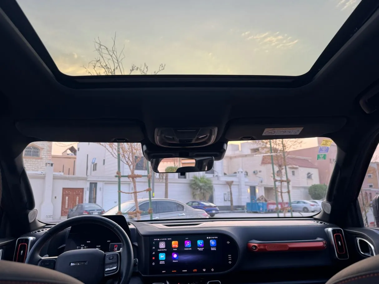 Car image 14
