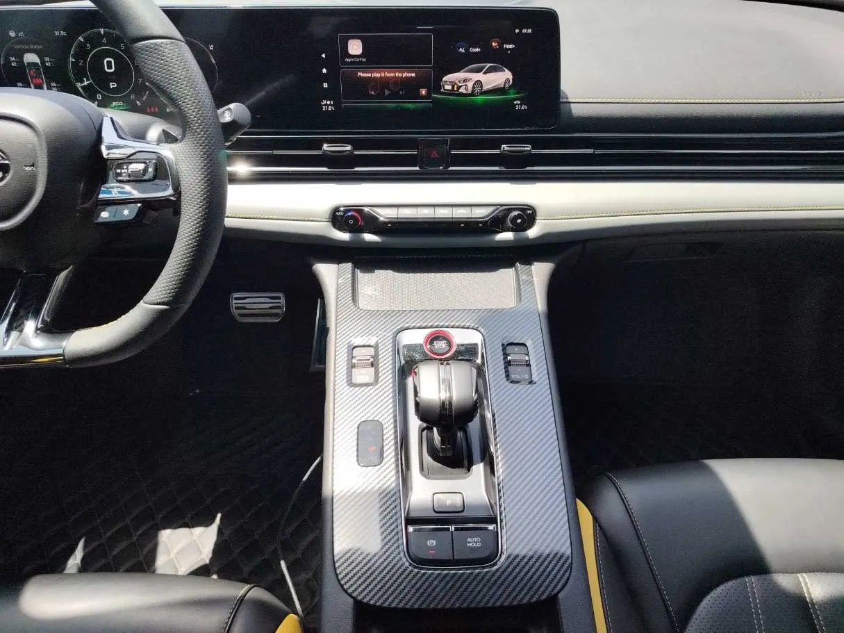 Car image 19