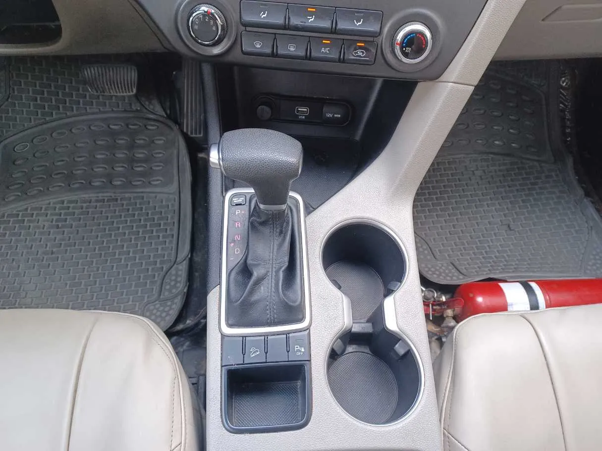 Car image 13