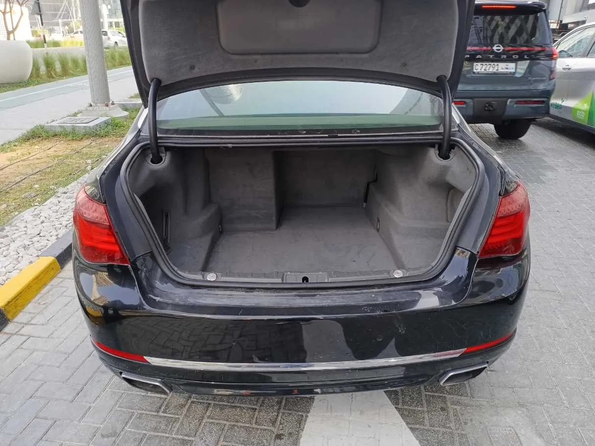 Car image 19