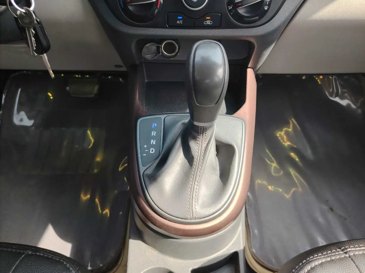 Car image 18