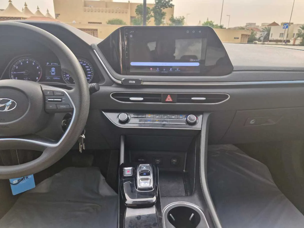Car image 17