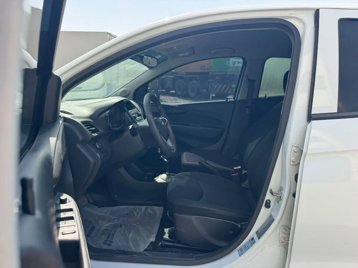 Car image 10
