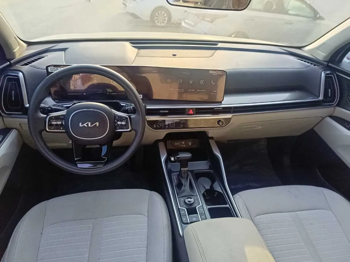Car image 18