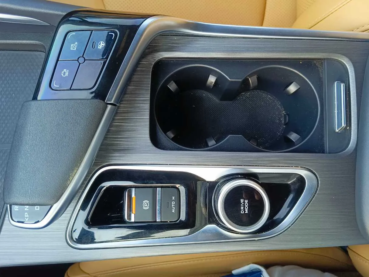 Car image 26