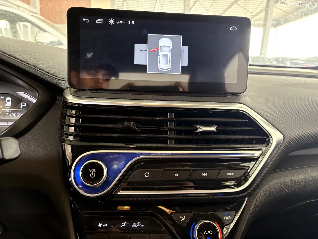 Car image 12