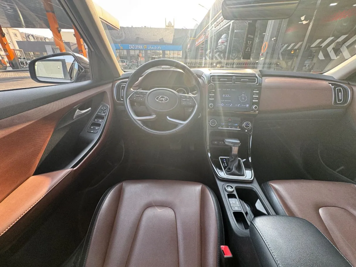 Car image 11