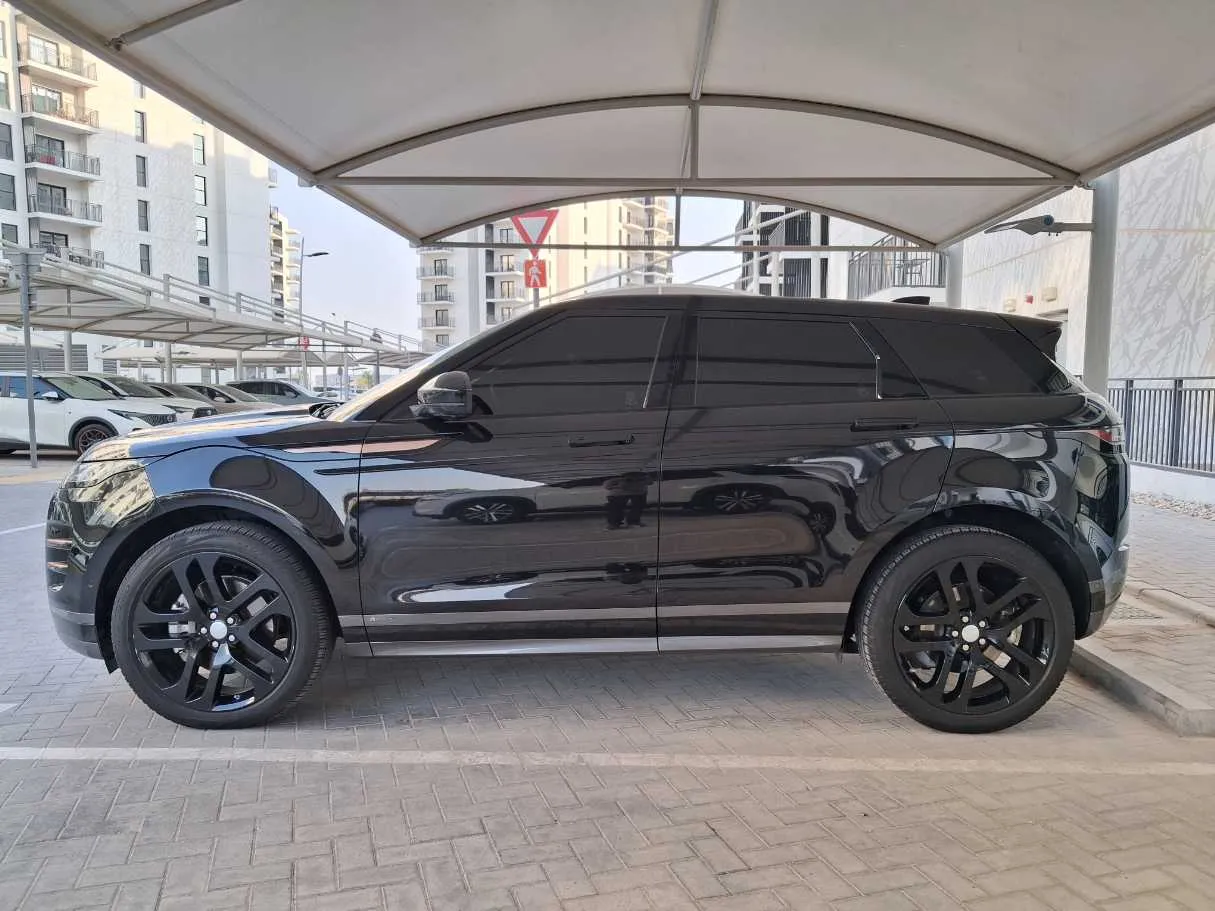 Car image 4